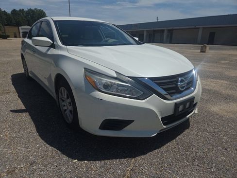 Used 2017 Nissan Altima 2.5 S w/ Power Driver Seat Package FWD image 1