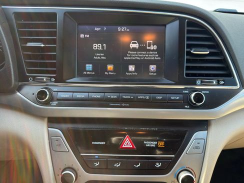 Used 2017 Hyundai Elantra SE image 21