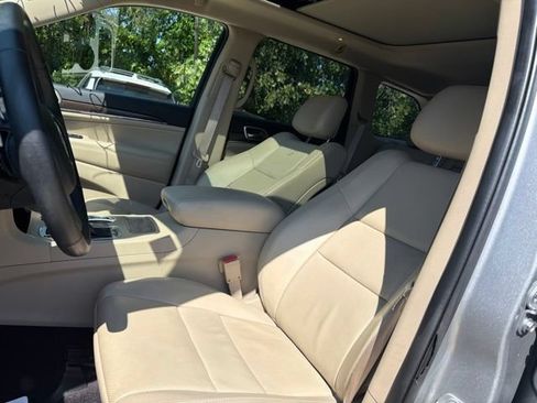 Used 2017 Jeep Grand Cherokee Limited w/ Luxury Group II RWD image 18