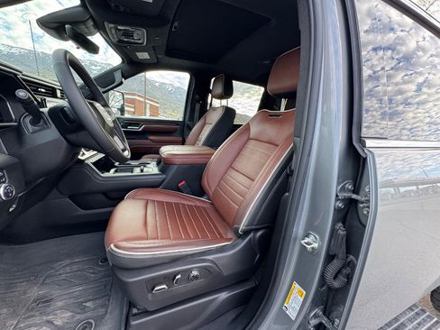 Used 2025 GMC Sierra 3500 Denali Ultimate image 17