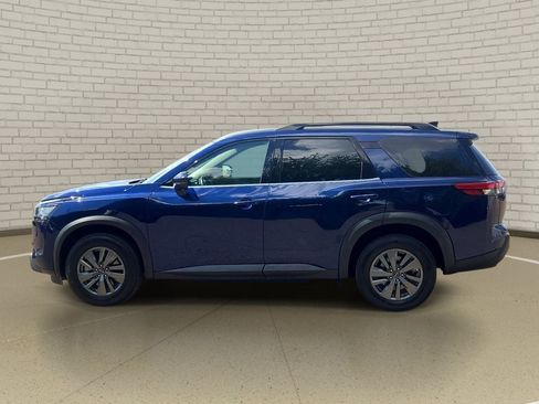 Used 2025 Nissan Pathfinder SV FWD image 8