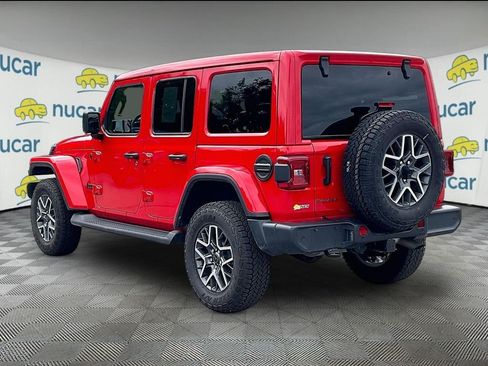Used 2025 Jeep Wrangler Unlimited Sahara AWD/4WD image 4