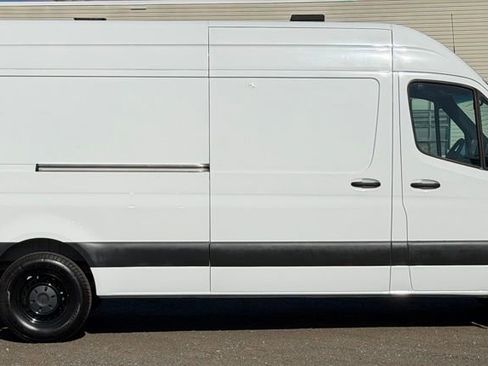 Used 2022 Mercedes-Benz Sprinter 2500 image 3