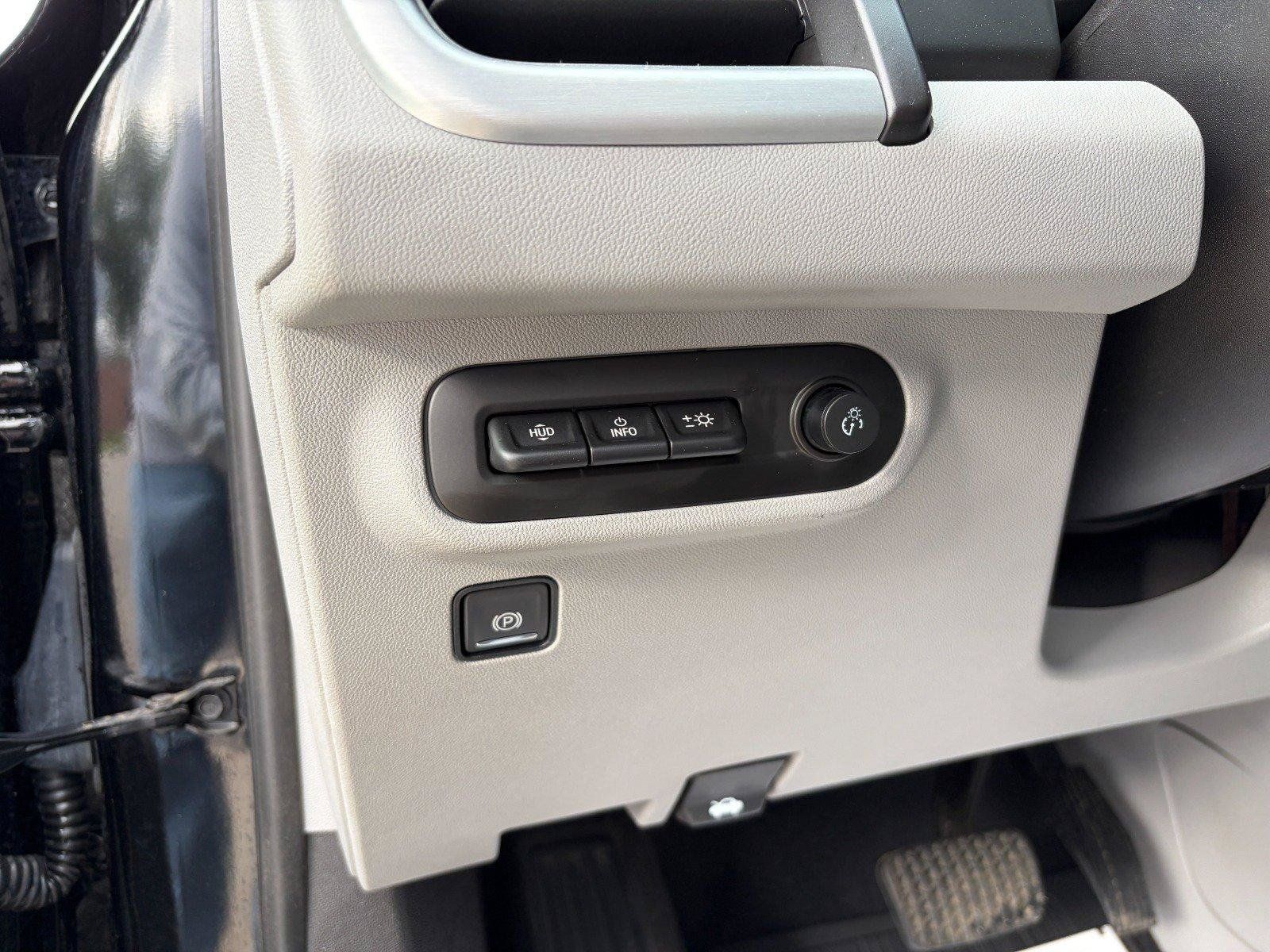 Used 2022 GMC Terrain SLT w/ Infotainment Package II AWD/4WD image 11