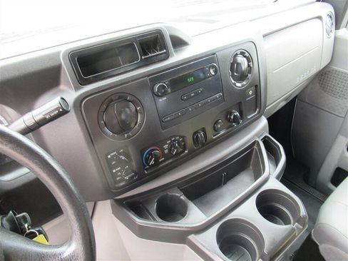 Used 2014 Ford E-250 and Econoline 250 Extended w/ Power Group image 28