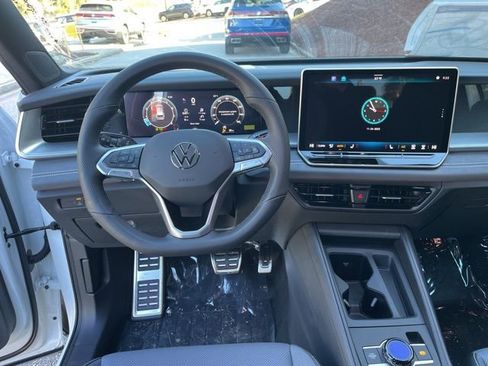 New 2026 Volkswagen Tiguan SE R-Line image 16