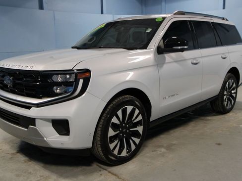 Used 2025 Ford Expedition Platinum w/ Platinum Ultimate Package image 36