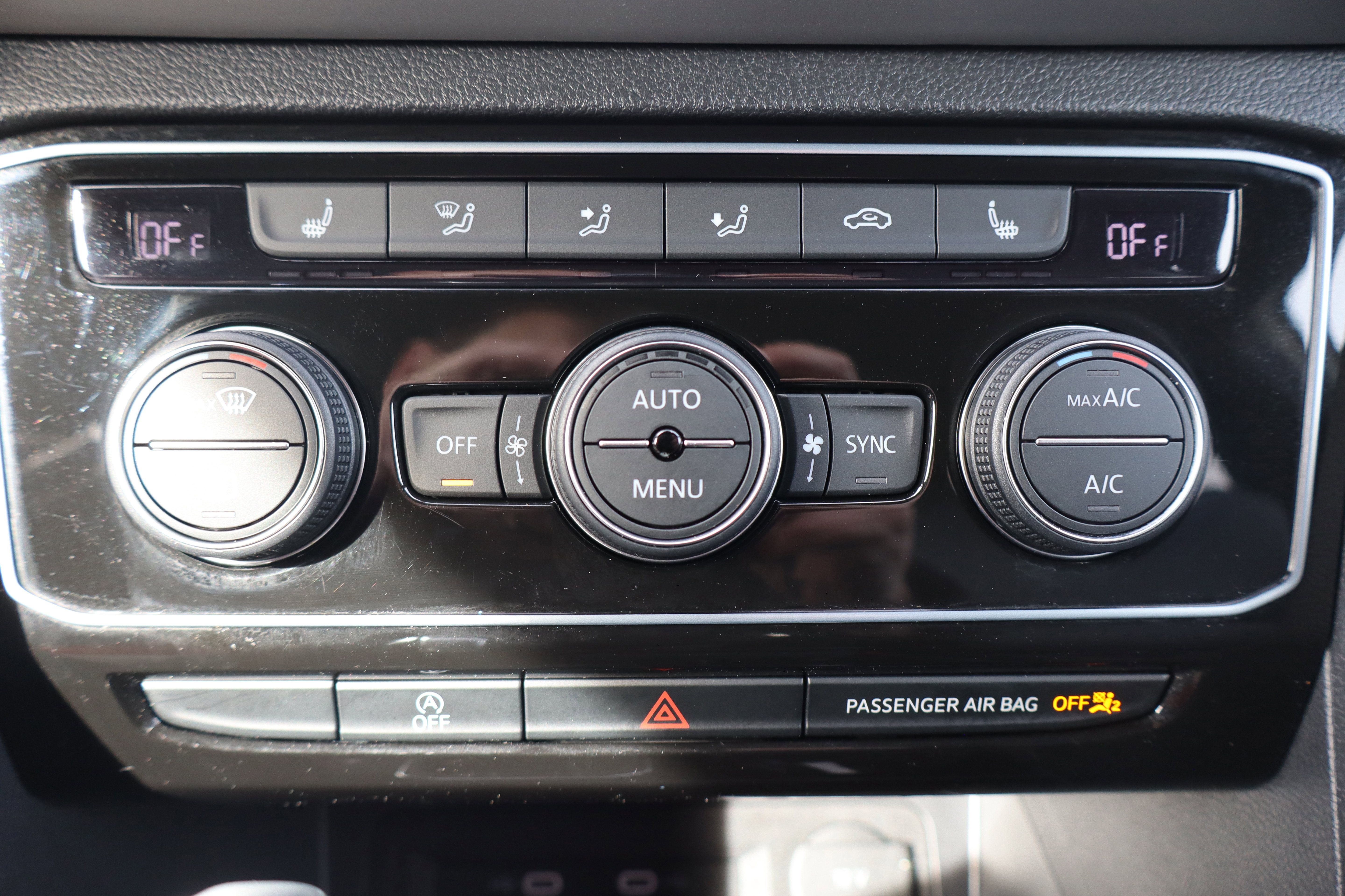 Used 2023 Volkswagen Atlas Cross Sport SE FWD image 21