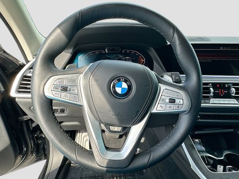 Used 2022 BMW X7 xDrive40i w/ Premium Package AWD/4WD image 11