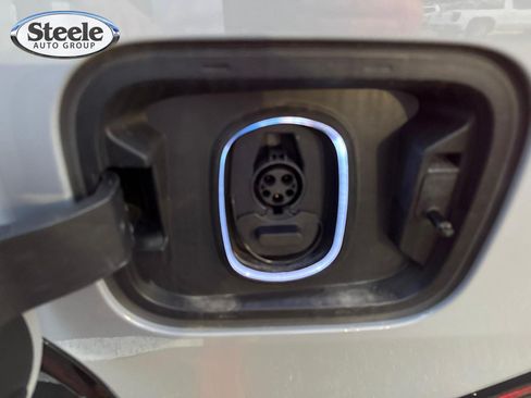 Used 2025 GMC Sierra EV Denali AWD/4WD image 8