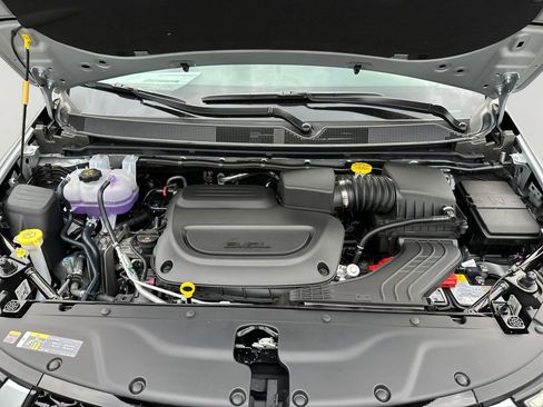 New 2026 Chrysler Pacifica Limited w/ S Appearance Package image 9