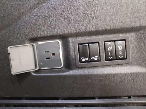 Used 2023 Chevrolet Tahoe RST w/ Luxury Package AWD/4WD image 17