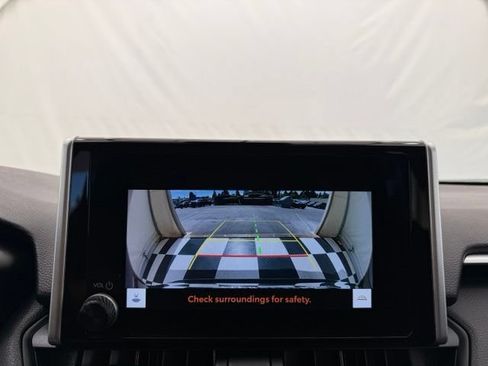 Used 2025 Toyota RAV4 XLE FWD image 33