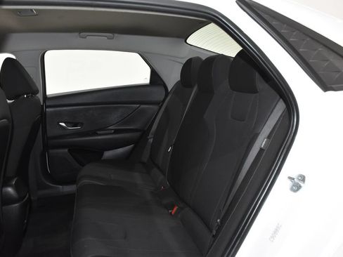 Used 2025 Hyundai Elantra SE FWD image 29