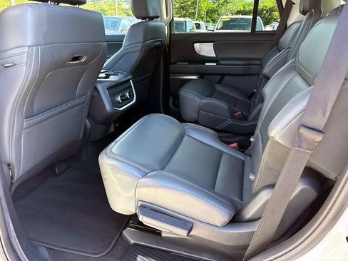 Used 2025 Ford Expedition Active AWD/4WD image 11