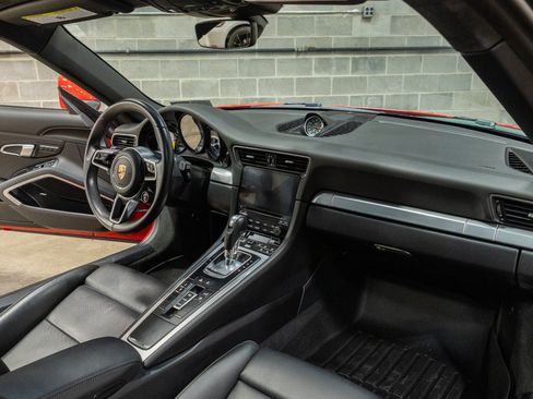 Used 2018 Porsche 911 Carrera RWD image 50