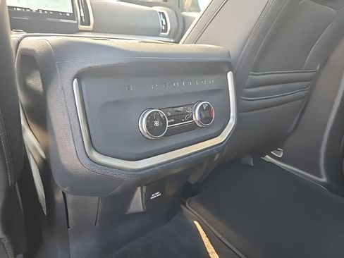 Used 2025 Ford Expedition Active AWD/4WD image 29