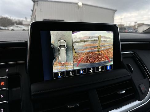 Used 2024 Chevrolet Suburban High Country image 16