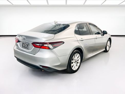 Used 2021 Toyota Camry LE w/ Carpet Mat Package (TMS) FWD image 4