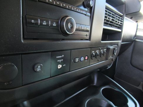 Used 2017 Chevrolet Express 2500 image 21