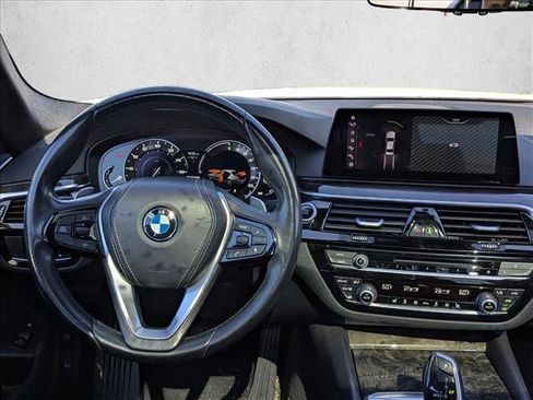 Used 2019 BMW 530e w/ Convenience Package image 18