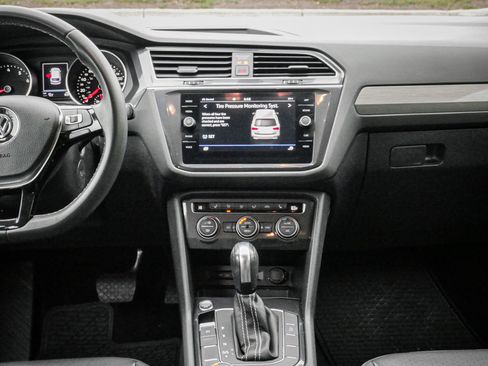 Used 2021 Volkswagen Tiguan S image 28