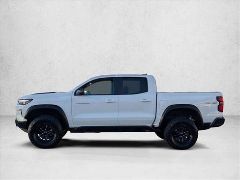Used 2025 Chevrolet Colorado ZR2 w/ Midnight Edition image 9