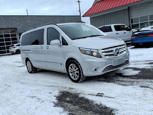 Used 2016 Mercedes-Benz Metris Passenger image 7