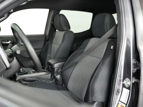 Used 2022 Toyota Tacoma TRD Sport w/ Technology Package image 41