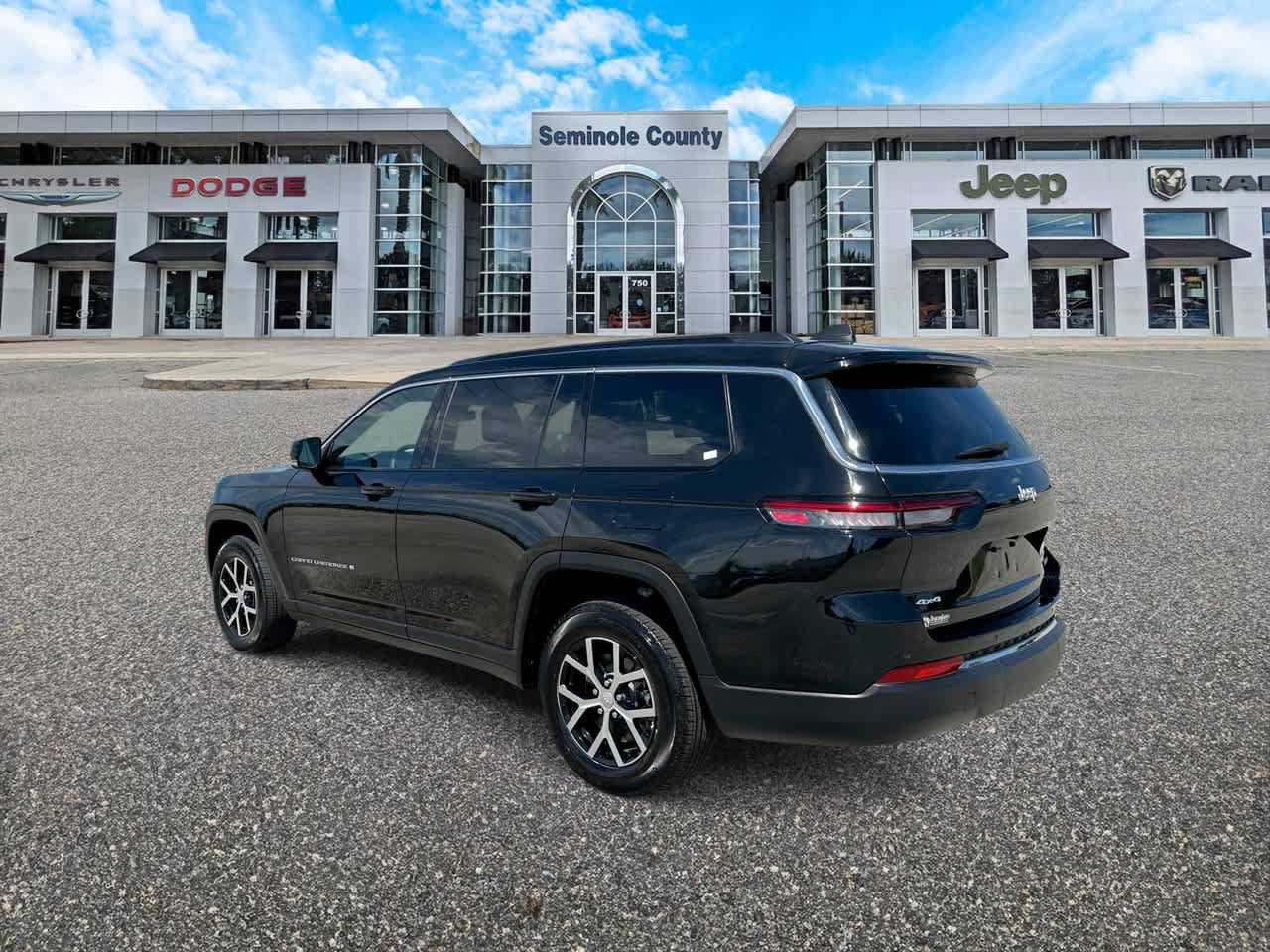 Certified 2024 Jeep Grand Cherokee L Limited w/ Trailer Tow Package AWD/4WD image 5