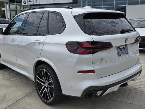 New 2026 BMW X5 xDrive40i w/ M Sport Package AWD/4WD image 7