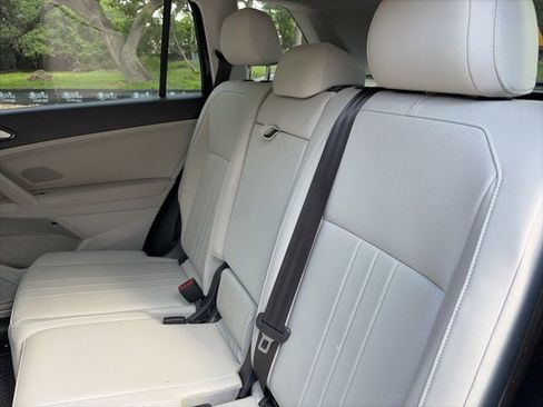 Used 2022 Volkswagen Tiguan SE AWD/4WD image 7