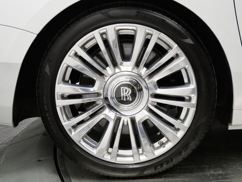 Used 2024 Rolls-Royce Ghost Extended Wheelbase image 38