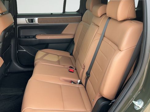 Used 2025 Hyundai Santa Fe Limited FWD image 20