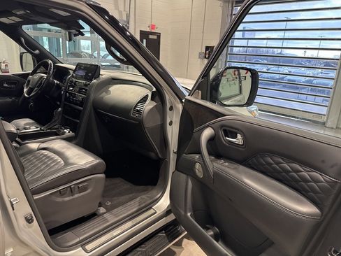 Used 2023 INFINITI QX80 Premium Select image 38