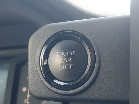 Used 2025 Toyota Tacoma SR AWD/4WD image 24