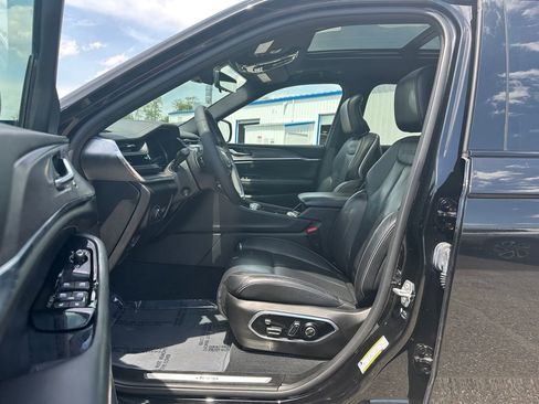 Used 2023 Jeep Grand Cherokee L Overland w/ Luxury Tech Group IV AWD/4WD image 27