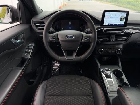 Used 2025 Ford Escape ST-Line AWD/4WD image 13