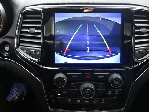 Used 2019 Jeep Grand Cherokee Limited w/ Luxury Group II AWD/4WD image 12