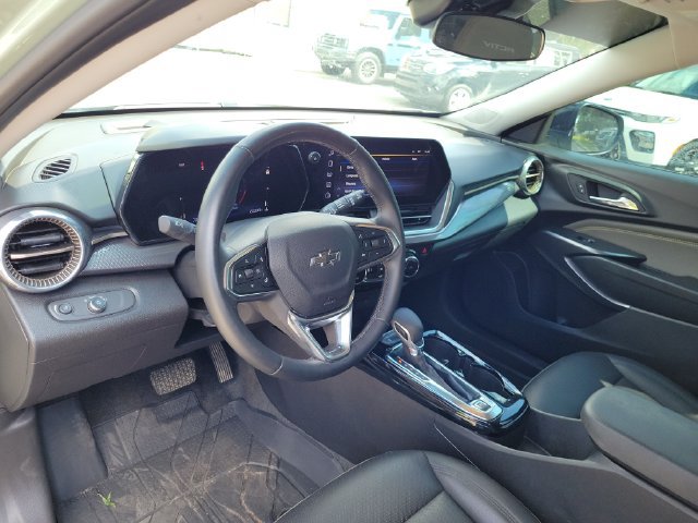 Used 2025 Chevrolet Trax ACTIV FWD image 18