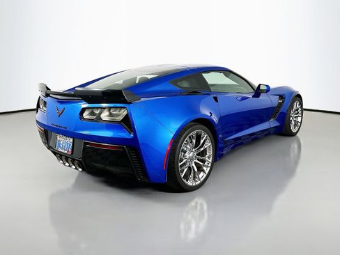 Used 2015 Chevrolet Corvette Z06 w/ 3LZ Preferred Equipment Group RWD image 8