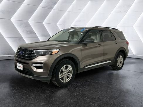 Used 2021 Ford Explorer XLT w/ Equipment Group 202A AWD/4WD image 3