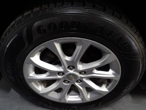 Used 2019 Chevrolet Equinox LS w/ LS Convenience Package FWD image 19