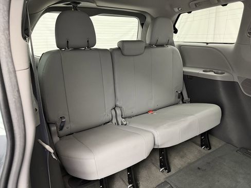 Used 2017 Toyota Sienna XLE image 26