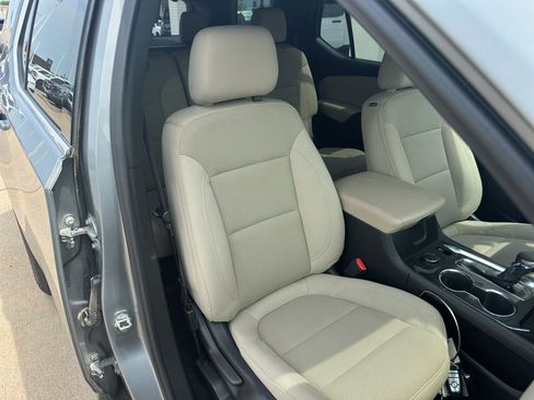 Used 2023 Chevrolet Traverse LS AWD/4WD image 30