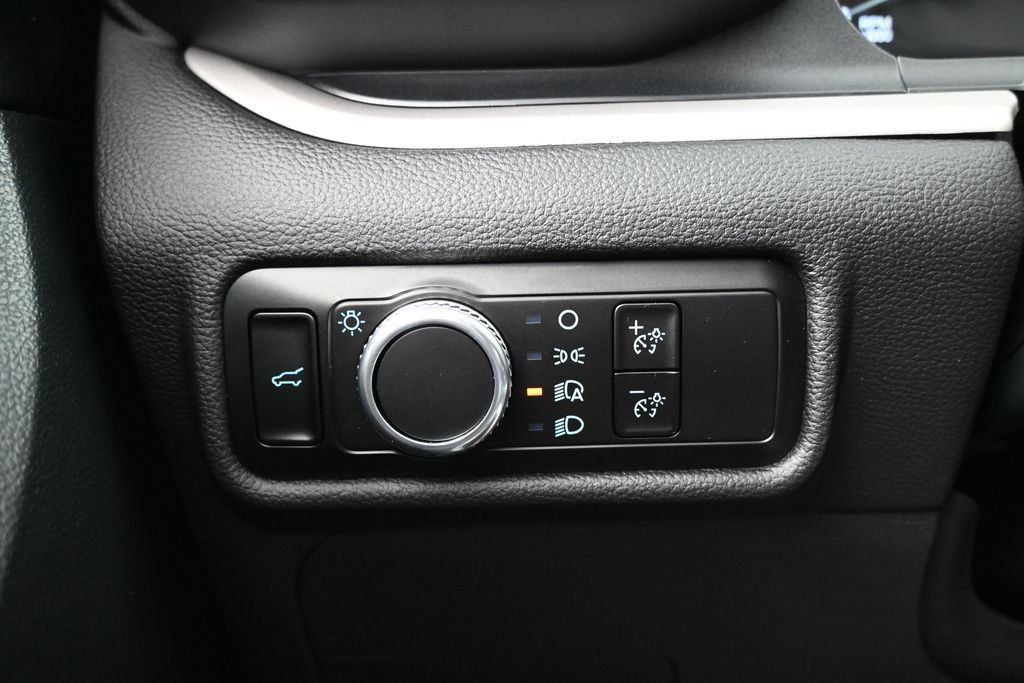 Used 2023 Ford Explorer XLT RWD image 16