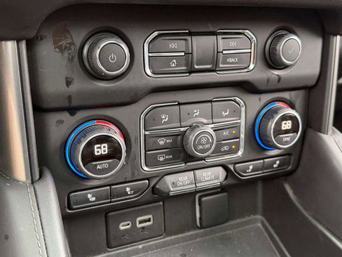 Used 2022 Chevrolet Tahoe LT w/ Luxury Package image 34