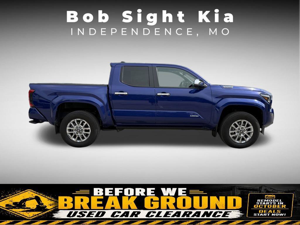 Used 2025 Toyota Tacoma Limited AWD/4WD image 19