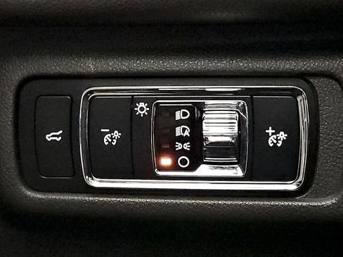 Used 2020 Lincoln Corsair FWD w/ Premium Package image 25