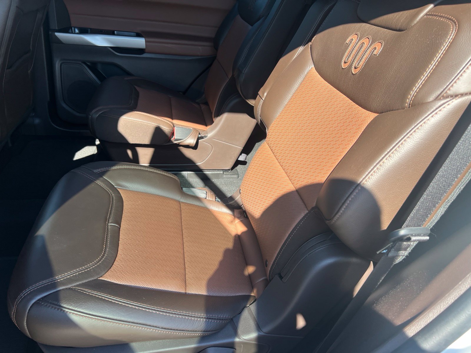Used 2024 Ford Explorer King Ranch w/ Technology Package RWD image 21
